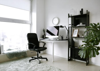 Adeus, mesa de computador: Nova tendência para quem faz home office promete dominar em 2026