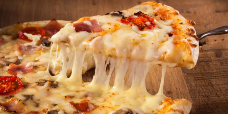 Famosa rede de pizzarias vive momento crítico e chega a 90 lojas fechadas em 2025