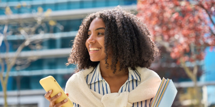 Nova regulamentação determina o limite de linhas telefônicas que podem ser registradas por uma pessoa neste país