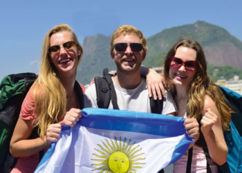 Região do litoral brasileiro vive ‘invasão’ de argentinos para o verão e donos de hotéis comemoram