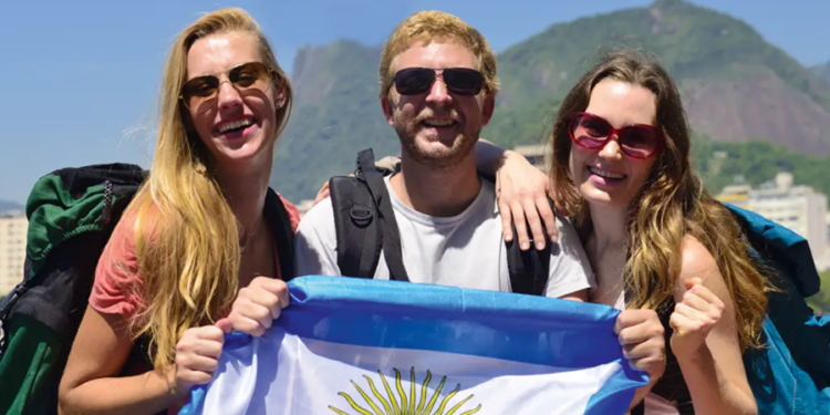 Região do litoral brasileiro vive ‘invasão’ de argentinos para o verão e donos de hotéis comemoram