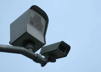 Leva multa quem passa por um radar abaixo da velocidade mínima permitida no Brasil?