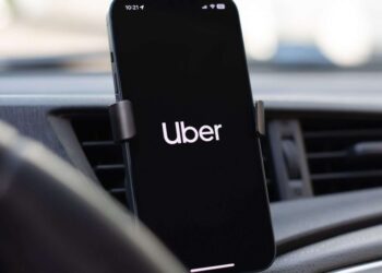 Uber fecha parceria e dá novo passo para começar a operar com robotáxis
