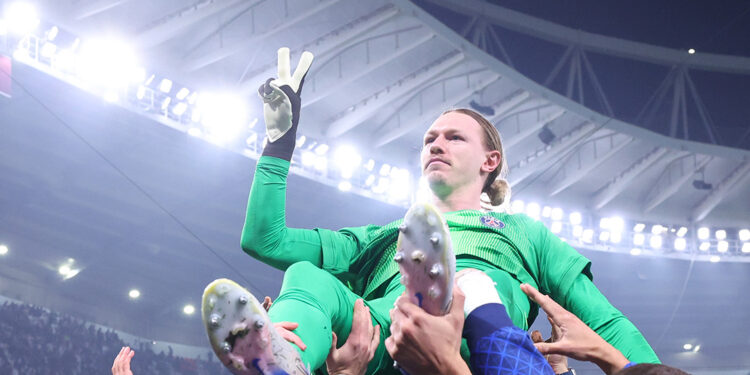 Enquanto Rossi ganha R$ 1,2 milhão por mês no Flamengo, goleiro do PSG pegador de pênaltis tem salário invejável