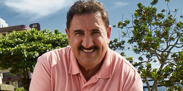 Apresentador Ratinho não é bobo e tem 10 formas de ganhar dinheiro fora do SBT