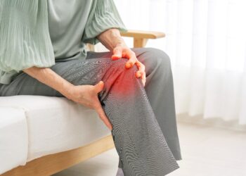 Nem caminhar, muito menos pedalar: O exercício perfeito para idosos que protege os joelhos