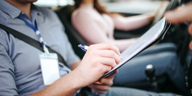 Brasileiros que reprovarem na prova prática da CNH vão ganhar segunda chance grátis