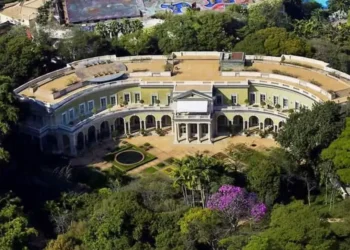 Poderosa família brasileira tem mansão gigantesca com 130 cômodos e 9 elevadores que supera o tamanho da Casa Branca