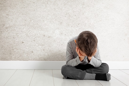 Criança abaixo dessa idade não deve ficar sozinha em casa: Quem deixa pode ficar 3 anos na cadeia