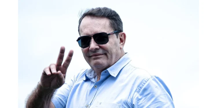 Dono de clube brasileiro tem rede famosa com 395 lojas e mais de 44 mil funcionários