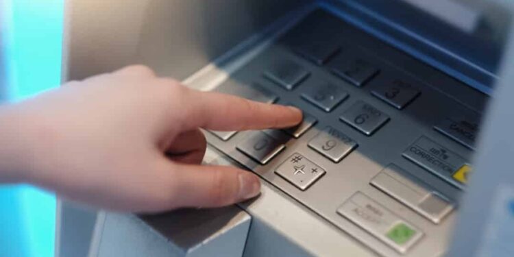 Caixas eletrônicos da rede Banco24Horas funcionam normalmente na virada do ano?