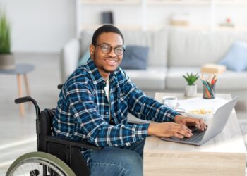 Nova lei vai garantir que pessoas com deficiência trabalhem no modelo home office