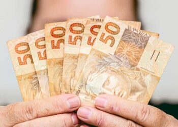 Governo vai pagar R$ 110 a mais para brasileiros inscritos no CadÚnico em dezembro