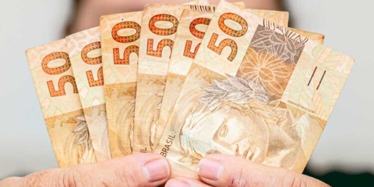 Governo vai pagar R$ 110 a mais para brasileiros inscritos no CadÚnico em dezembro