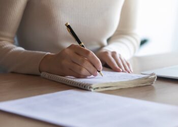 Concurso tão aguardado no Brasil abre 930 vagas com salários de até R$ 11,6 mil