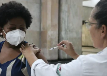 “Super gripe” vem se espalhando rapidamente e brasileiros ligam o alerta para os próximos dias