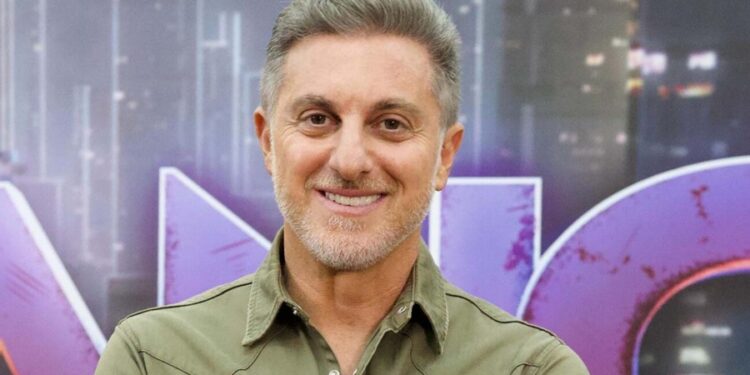Enquanto Luciano Huck ganha R$ 3,5 milhões mensais, salário de Faustão no auge era faraônico