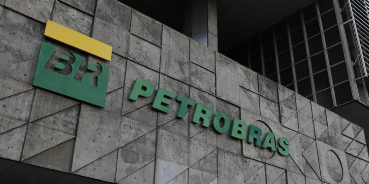 Petrobras age rápido e perfura mais de 700 poços em nova área com até 6,2 bilhões de barris de petróleo