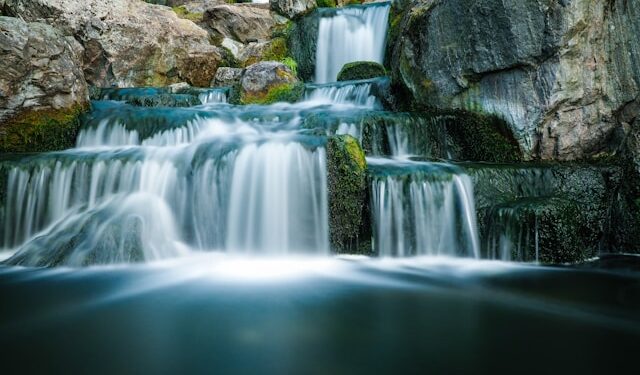 Cachoeira com 1.800 metros de extensão é a mais comprida do mundo e fica na divisa entre Brasil e Argentina