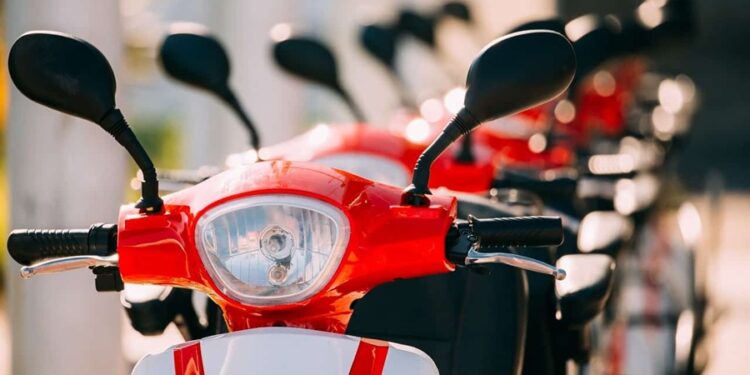 Detran obriga donos de motos elétricas colocarem placas em 2026