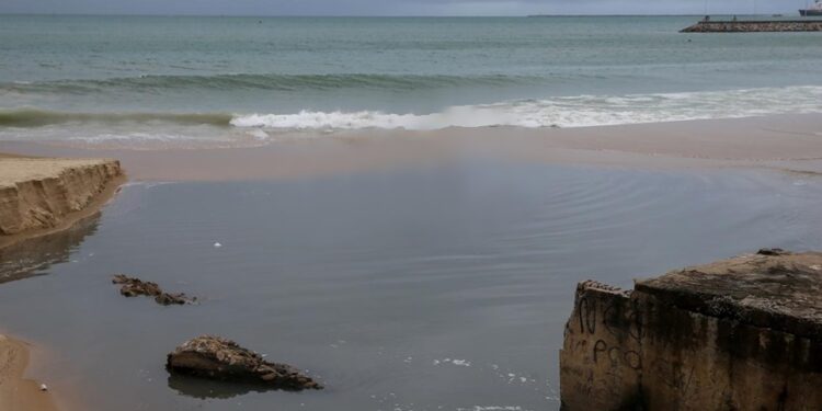 Balneário Camboriú dá a volta por cima e cala os críticos que falam mal da sua água do mar