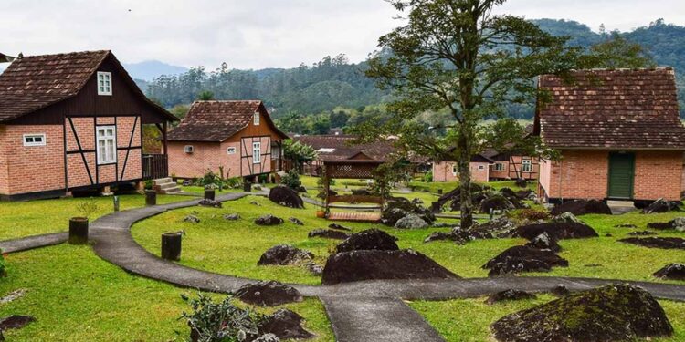 Cidade mais germânica do Brasil não leva o apelido à toa e mais de 90% dos moradores fala alemão