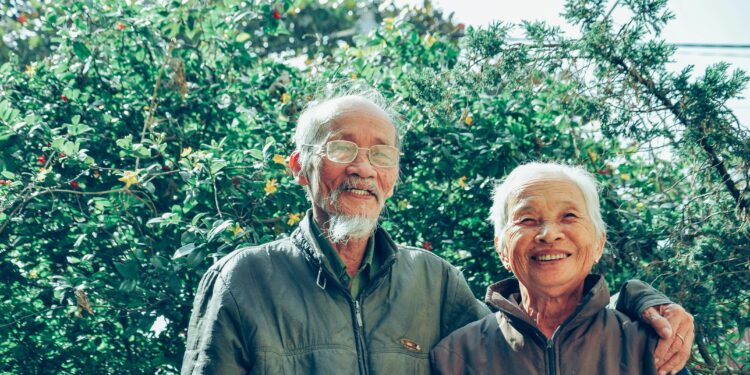 Estudo revela duas atividades para idosos que reduzem o risco de demência  em 35%