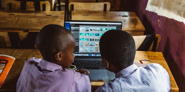 Governo Federal vai garantir internet gratuita a todos os estudantes que estiverem matriculados na escola