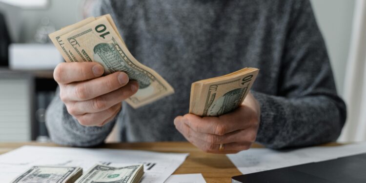 Janeiro chega trazendo dinheiro na conta e sorte grande para 3 signos