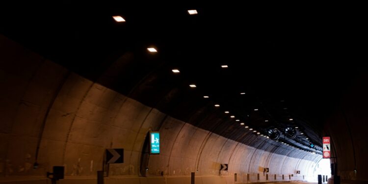 Trecho onde passam até 100 mil veículos por dia na rodovia mais importante do Brasil vai ganhar túnel duplo e valor do pedágio deve dobrar