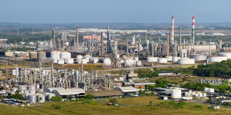 Cidade localizada a poucos quilômetros de Salvador é a melhor do Brasil para fazer negócios na indústria