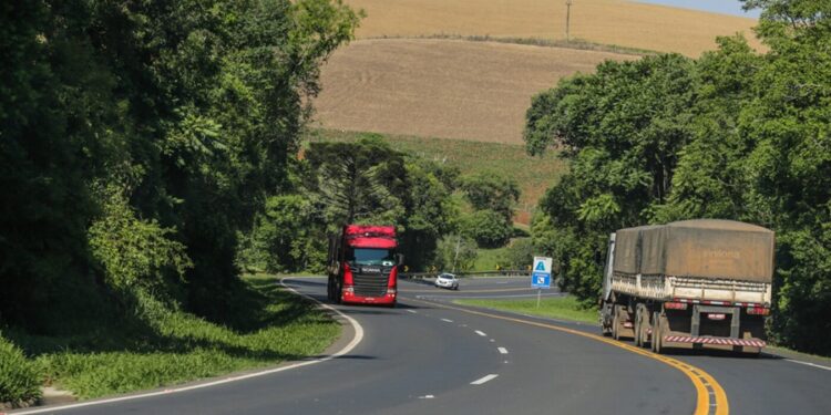 Brasil vai investir R$ 7,5 bilhões em rodovia com incríveis 6 faixas para aliviar gargalo da BR-101