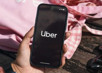 Uber Sênior: Nova função vem com rastreamento da viagem ao vivo