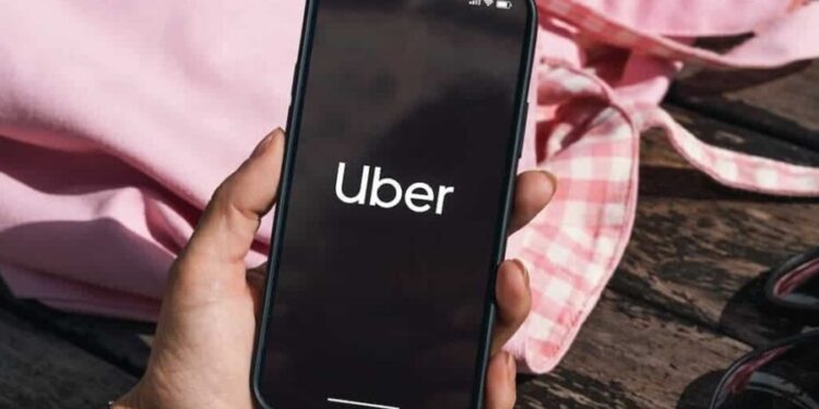 Uber Sênior: Nova função vem com rastreamento da viagem ao vivo