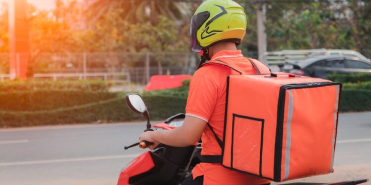 Nova empresa de delivery chega com tudo no Brasil e entregadores vão ganhar até capacete inteligente