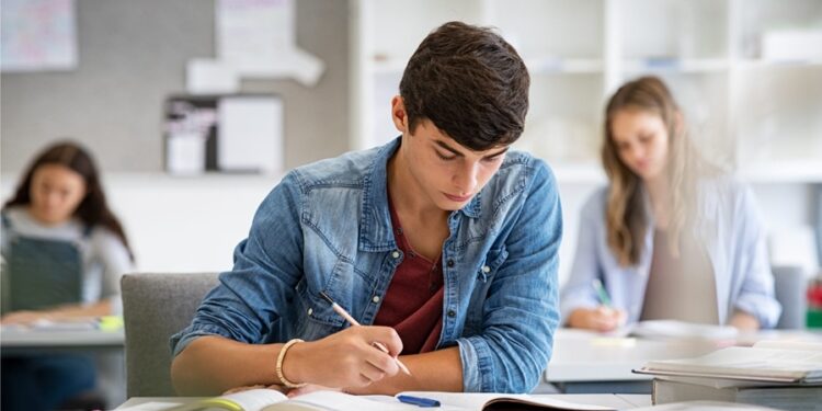 Prefeitura lança concurso público com salários de até R$ 20 mil na cidade mais rica do Brasil