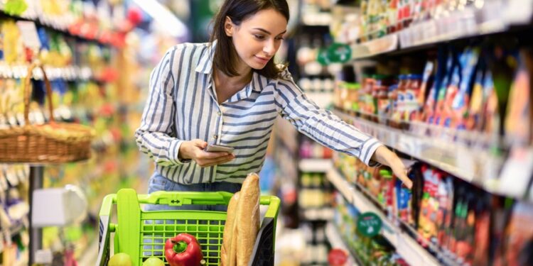 Modelo de supermercado criado nos EUA chega ao Brasil e oferece descontos exclusivos para clientes que derem ‘ajudinha’