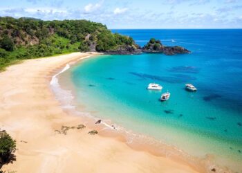 Pequeno Caribe catarinense parece uma pintura e fica em ilha acessada por barcos: Veja quanto custa