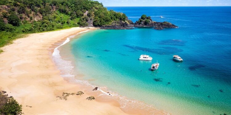 Pequeno Caribe catarinense parece uma pintura e fica em ilha acessada por barcos: Veja quanto custa