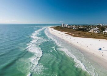 Região do litoral brasileiro com praias deslumbrantes e piscinas naturais vira o paraíso das celebridades