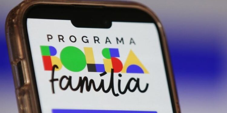 Governo estabelece regras para que beneficiários continuem recebendo o Bolsa Família em janeiro de 2026