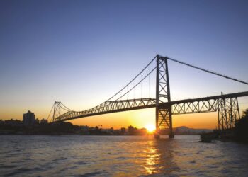 Ilha da Magia no litoral brasileiro é cercada por mais de 40 praias deslumbrantes e ainda possui infraestrutura de primeiro mundo