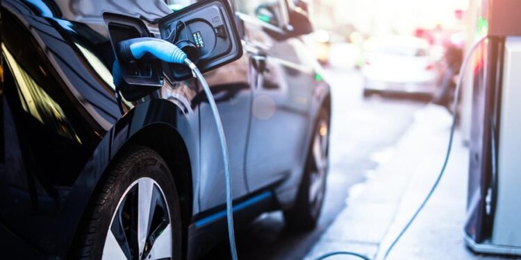 Nova lei para carros elétricos passou a valer em novembro e muitos ainda não sabem