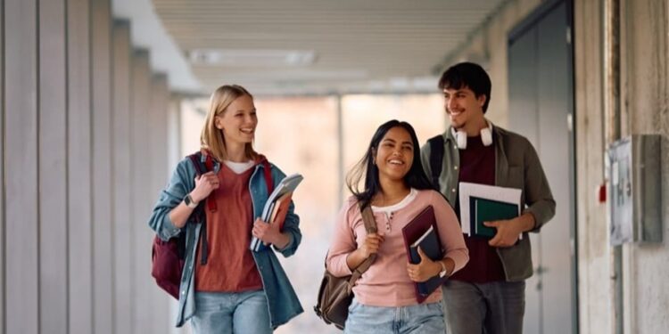 Estudantes podem viajar de graça pelo Brasil e cadastro pede apenas 4 documentos