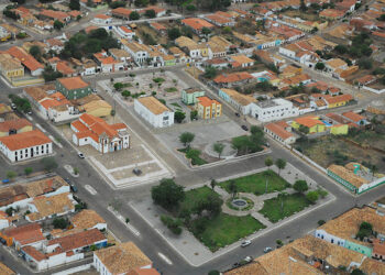 Cidade mais quente do Brasil tem clima de deserto e até o asfalto derrete