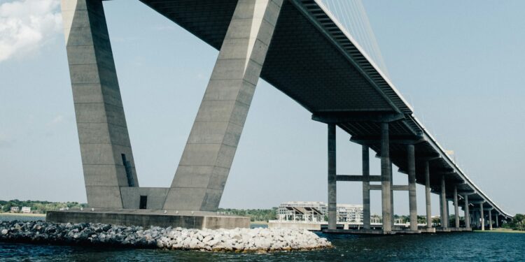 Nova ponte para ligar Brasil e Paraguai gera polêmica ao ser inaugurada em meio a “fase de testes”