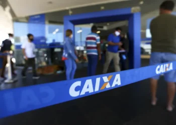 Caixa toma decisão envolvendo saques em caixas eletrônicos no período noturno