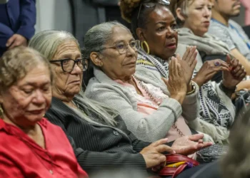 Alerta para idosos acima de 60 anos sobre prazo para rematrícula obrigatória se encerrando nesta quarta (28) nesta cidade