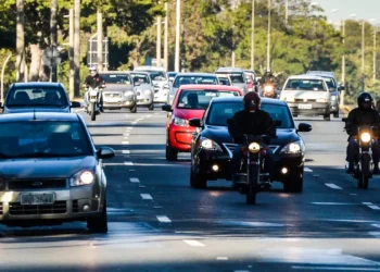 Donos de veículos com 5 anos ou mais serão obrigados por lei a fazer vistoria periódica