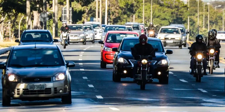 Donos de veículos com 5 anos ou mais serão obrigados por lei a fazer vistoria periódica